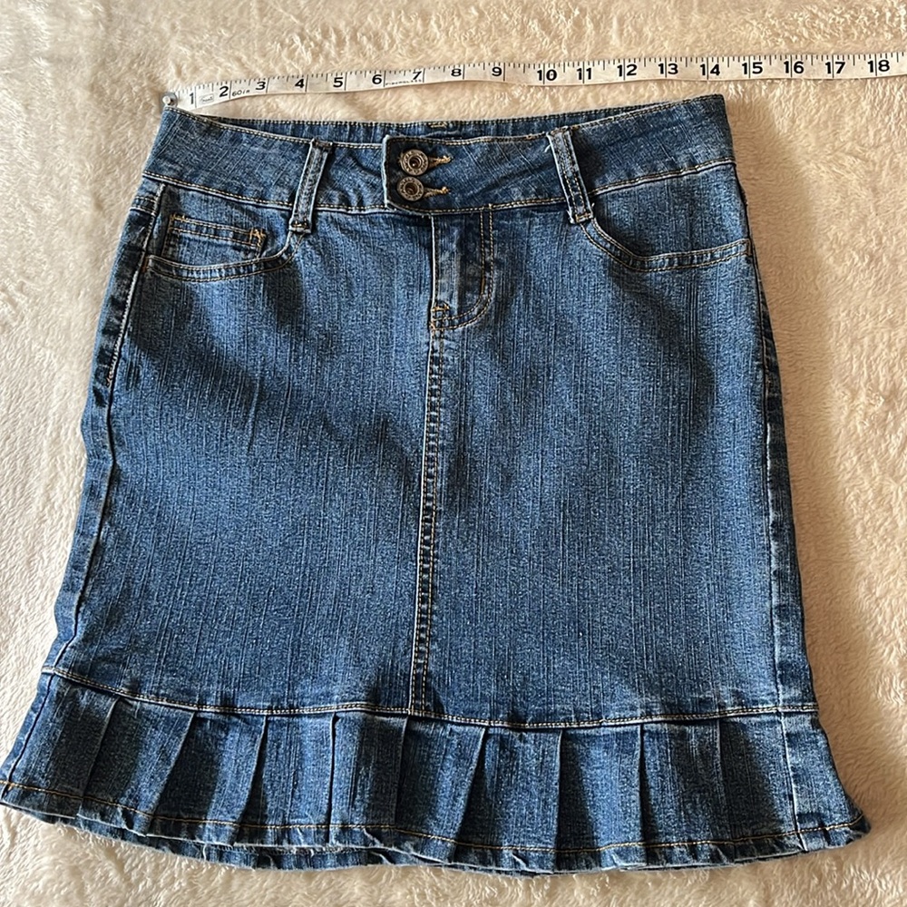 Angels junior sz3 mini denim skirt, medium blue cute pleated ruffle at hem